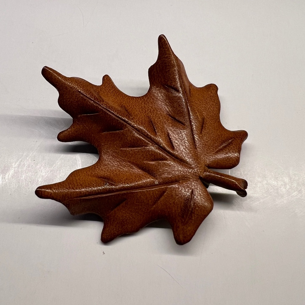 Vintage Costume Jewelry Brooch PIn Stamped  AMERT Leather MAPLE LEAF 197…